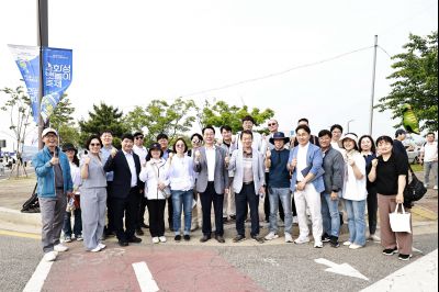 정명근 시장 제15회 화성 뱃놀이 축제 홍보부스 및 종사자 격려 _42A6929_resize.JPG