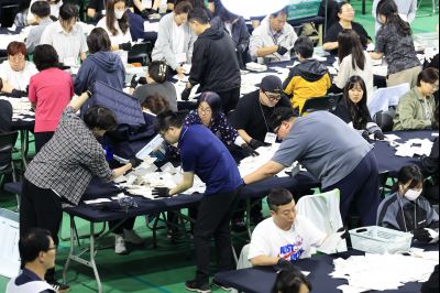 정명근 시장 제21대 대통령 선거 개표장 방문 및 격려 _E2A2147_resize.jpg