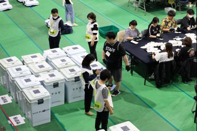 정명근 시장 제21대 대통령 선거 개표장 방문 및 격려 _E2A2186_resize.jpg
