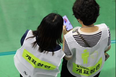 정명근 시장 제21대 대통령 선거 개표장 방문 및 격려 _E2A2191_resize.jpg