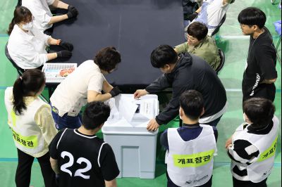 정명근 시장 제21대 대통령 선거 개표장 방문 및 격려 _E2A2333_resize.jpg