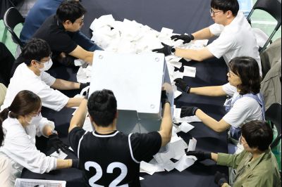 정명근 시장 제21대 대통령 선거 개표장 방문 및 격려 _E2A2355_resize.jpg