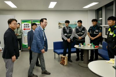 정명근 시장 제21대 대통령 선거 개표장 방문 및 격려 _42A7174_resize.JPG