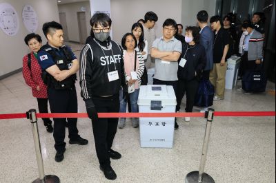 정명근 시장 제21대 대통령 선거 개표장 방문 및 격려 _C6A0614_resize.jpg