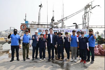정명근 시장 제15회 화성 뱃놀이 축제 1일차 수중 환경정화 봉사자 및 홍보부스 종사자 격려 _42A5271_resize.JPG