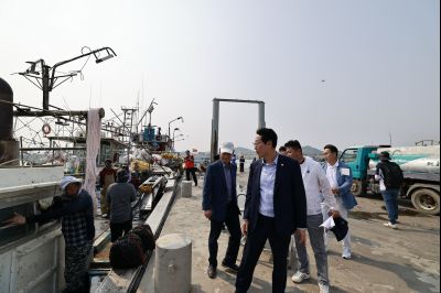 정명근 시장 제15회 화성 뱃놀이 축제 1일차 수중 환경정화 봉사자 및 홍보부스 종사자 격려 _42A5284_resize.JPG