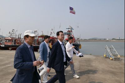정명근 시장 제15회 화성 뱃놀이 축제 1일차 수중 환경정화 봉사자 및 홍보부스 종사자 격려 _42A5289_resize.JPG