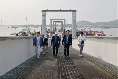 정명근 시장 제15회 화성 뱃놀이 축제 1일차 수중 환경정화 봉사자 및 홍보부스 종사자 격려 _42A5292_resize.JPG