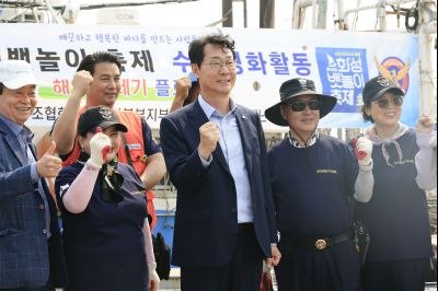 정명근 시장 제15회 화성 뱃놀이 축제 1일차 수중 환경정화 봉사자 및 홍보부스 종사자 격려 KakaoTalk_20250530_211237648_04_resize.jpg