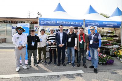 정명근 시장 제15회 화성 뱃놀이 축제 1일차 수중 환경정화 봉사자 및 홍보부스 종사자 격려 _42A5354_resize.JPG