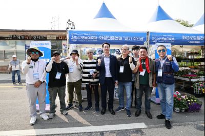 정명근 시장 제15회 화성 뱃놀이 축제 1일차 수중 환경정화 봉사자 및 홍보부스 종사자 격려 _42A5365_resize.JPG