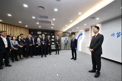 4급 이상 전보 및 5급 이상 승진 임용장 교부 _42A2376_resize.JPG