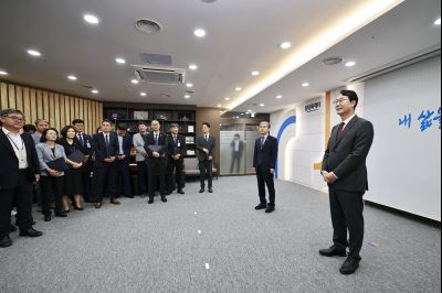 4급 이상 전보 및 5급 이상 승진 임용장 교부 _42A2377_resize.JPG