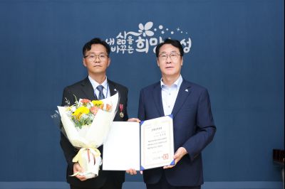 모범공무원 표창수여 3J2A7444_resize.JPG