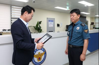 동탄지구대 방문 유공자 표창 3J2A8711_resize.JPG