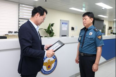 동탄지구대 방문 유공자 표창 3J2A8713_resize.JPG