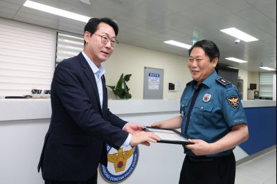 동탄지구대 방문 유공자 표창 3J2A8733_resize.JPG