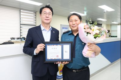 동탄지구대 방문 유공자 표창 3J2A8745_resize.JPG