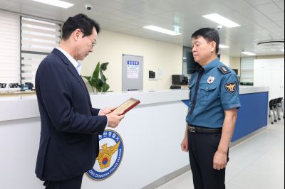 동탄지구대 방문 유공자 표창 3J2A8751_resize.JPG