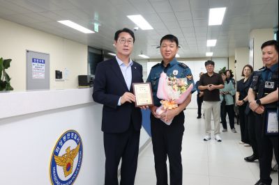 동탄지구대 방문 유공자 표창 3J2A8762_resize.JPG