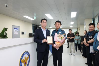 동탄지구대 방문 유공자 표창 3J2A8765_resize.JPG