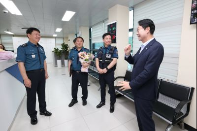 동탄지구대 방문 유공자 표창 3J2A8799_resize.JPG