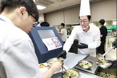 여름철 직원격려 삼계탕 배식