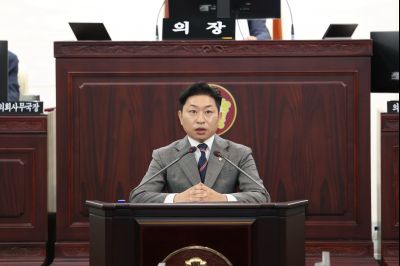 제243회 임시회 제2차 본회의 시정질문 3J2A8397_크기변경.JPG