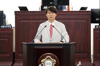 제243회 임시회 제2차 본회의 시정질문 3J2A8439_크기변경.JPG