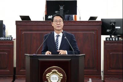 제243회 임시회 제2차 본회의 시정질문 3J2A8467_크기변경.JPG