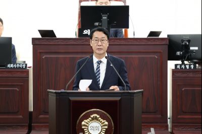 제243회 임시회 제2차 본회의 시정질문 3J2A8481_크기변경.JPG