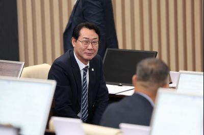 제243회 임시회 제2차 본회의 시정질문 3J2A8517_크기변경.JPG