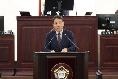 제243회 임시회 제2차 본회의 시정질문 3J2A8520_크기변경.JPG