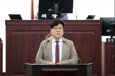 제243회 임시회 제2차 본회의 시정질문 3J2A8602_크기변경.JPG