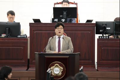 제243회 임시회 제2차 본회의 시정질문 3J2A8605_크기변경.JPG