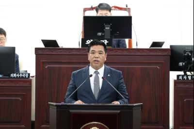 제243회 임시회 제2차 본회의 시정질문 3J2A8642_크기변경.JPG
