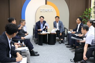 정명근 시장 농어촌공사 관계자 면담 KakaoTalk_20250807_153922577_02_크기변경.jpg