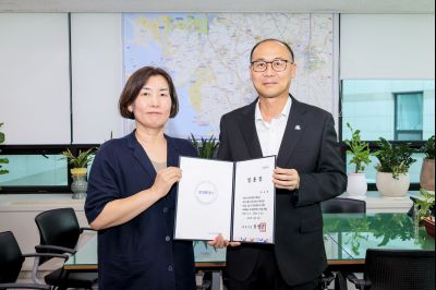 임기제 공무원 임용장 교부 KakaoTalk_20250808_163911442_15_크기변경.jpg