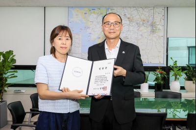 임기제 공무원 임용장 교부 KakaoTalk_20250808_163911442_05_크기변경.jpg