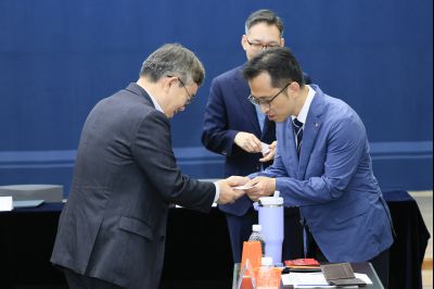 화성특례시 산업재해 예방 연구용역 협약식 및 착수보고회 photo_resize03.jpg