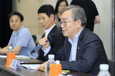 화성특례시 산업재해 예방 연구용역 협약식 및 착수보고회 photo_resize08.jpg