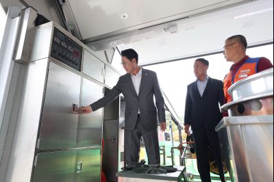NH농협화성시지부 3.5t 트럭 짜장차 전달식 photo_resize18.jpg