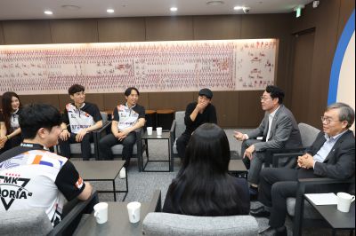 정명근 시장 프로볼링팀 우승격려 photo_resize20.jpg