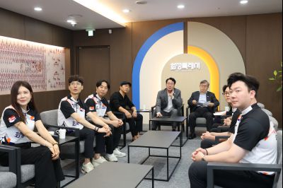 정명근 시장 프로볼링팀 우승격려 photo_resize23.jpg