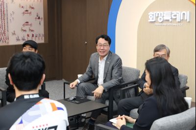 정명근 시장 프로볼링팀 우승격려 photo_resize13.jpg