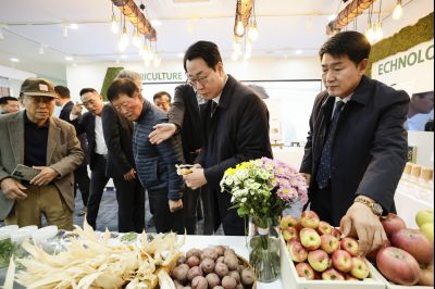 제30회 농업인의 날 행사 제30회농업인의날_143646820_05_resize.jpg