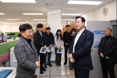 2025년 직원과의 송년인사 C1KS1761.JPG