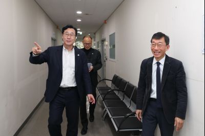 2025년 직원과의 송년인사 C1KS1768.JPG