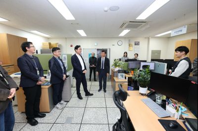 2025년 직원과의 송년인사 C1KS1791.JPG