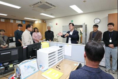 2025년 직원과의 송년인사 C1KS1810.JPG